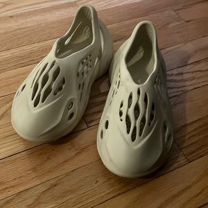 Yeezy foam runner size 6